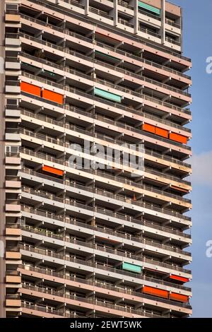 L'Uni-Centre dans le quartier Suelz. C'est l'un des plus grands bâtiments résidentiels d'Europe, Cologne, Allemagne. das Uni-Centre im Stadtteil Suelz. Banque D'Images