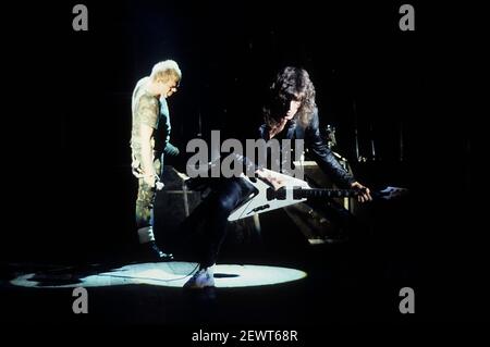 Udo Dirkschneider et Herman Frank d'accepter vivre au Hammerswithh Odeon. Londres, le 29 janvier 1984 | utilisation dans le monde entier Banque D'Images