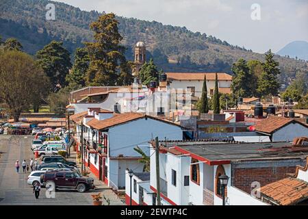 Le village de Tzintzuntzan sur la rive nord-est du lac Pátzcuaro, Michoacán, Mexique Banque D'Images