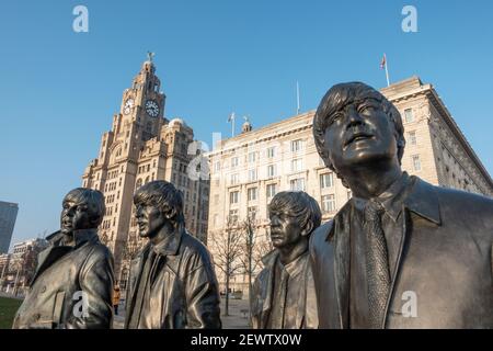 Statue des Beatles à Pier Head à Liverpool Banque D'Images