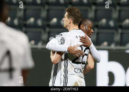 Les joueurs d'Eupen fêtent après avoir remporté un match de football entre KAS Eupen et KAA Gent, le mercredi 03 mars 2021 à Eupen, dans les 1/4 finales du Crok Banque D'Images