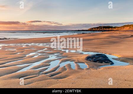 Plage de Fanore sur la côte de Burren, dans le comté de Clare, en Irlande. La plage de Fanore, située sur la côte ouest de l'Irlande, se trouve sur la Wild Atlantic Way. Banque D'Images