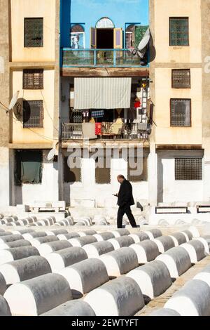 Tombeaux blanchis à la chaux au cimetière juif dans le quartier juif (Mellah) de Fès el-Jdid, au Maroc Banque D'Images