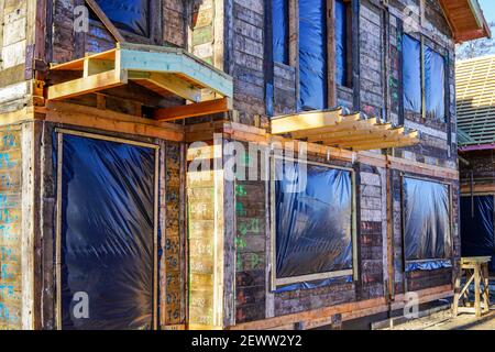 restauration d'une ancienne maison en bois par numérotation, démontage, montage et remplacement des éléments endommagés Banque D'Images