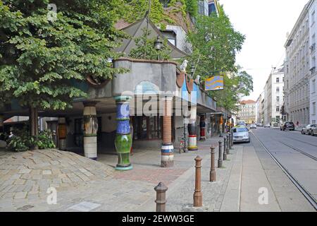 Vienne, Autriche - 12 juillet 2015 : bâtiments résidentiels de Maison célèbres par l'architecte Hundertwasser à Vienne, Autriche. Banque D'Images