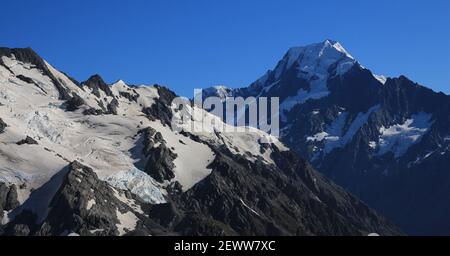 Vue imprenable depuis la route de trekking Sealy Tarns. Banque D'Images