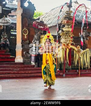 2 janvier 2017 - Bali, Indonésie : danseuse de danses folkloriques à Bali Banque D'Images