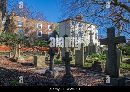 Cimetière de l'église St John's et maisons Holly Walk Hampstead Londres Angleterre Banque D'Images