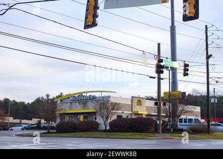 Richmond County, GA USA - 03 03 21: Vue sur la rue de McDonalds restauration rapide le matin Banque D'Images