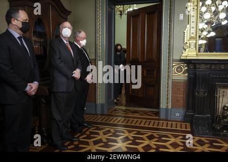 Washington, États-Unis. 03ème mars 2021. Le vice-président Kamala Harris arrive pour une cérémonie d'assermentation de Gina M. Raimondo, au bureau de cérémonie du vice-président dans l'immeuble Eisenhower Executive Office à Washington, DC, le mercredi 3 mars 2021. Raimondo sera assermenté comme nouveau secrétaire au Commerce. Photo d'Oliver Contreras/UPI crédit: UPI/Alay Live News Banque D'Images