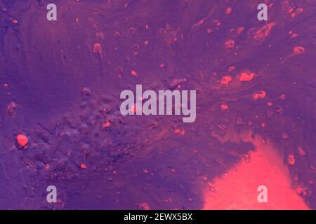 Arrière-plan abstrait acrylique violet et rose. Illustration fluide avec motifs de tourbillon. Texture marbre liquide. Décor moderne Banque D'Images