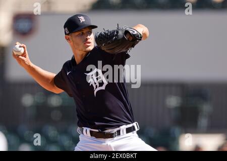 LAKELAND, FL - MARS 3: Matt Manning (25) des Detroit Tigers livre un terrain lors d'un match de base-ball de la Grappamplemousse League contre le Phi de Philadelphie Banque D'Images