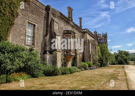 Abbaye médiévale de Lacock datant du XVe siècle, maison de Fox Talbot et lieu de tournage du film Harry Potter récent Banque D'Images