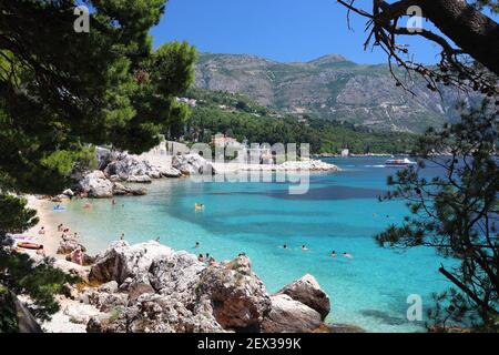 MLINI, CROATIE - 27 JUIN 2019 : les touristes apprécient les vacances d'été à Mlini près de Dubrovnik. La Croatie comptait 18.4 millions de visiteurs touristiques en 2018. Banque D'Images