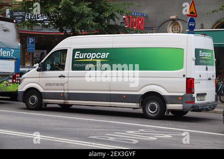 STOCKHOLM, SUÈDE - 24 AOÛT 2018: Europcar location van VW Crafter à Stockholm, Suède. Europcar est une société française de location de voitures opérant en 140 cou Banque D'Images