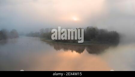 Atmosphère d'hiver de l'aube dans le delta du Sauer, Réserve naturelle du delta du Sauer, rive du Rhin, Munchhausen, Alsace, France