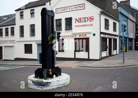 le typole de l'hollywood a été endommagé dans le comté du nord de l'irlande. Le typole a été endommagé en raison d'une section pourrie qui a brisé de forts vents en février 2021. Banque D'Images