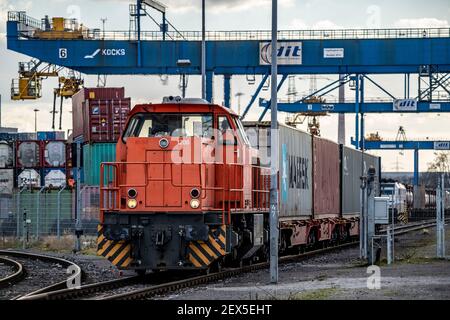 Les conteneurs arrivent en train au terminal intermodal de Logport, dit, Duisburg, qui fait partie de la nouvelle route de la soie, de la Chine à Duisburg-Rheinhausen, NRW, Germ Banque D'Images