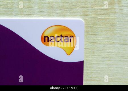 Carte nectar de Sainsbury sur fond de bois Banque D'Images