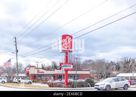 Buford, Géorgie - 16 janvier 2021 : Chick-fil - UNE façade principale de restaurant à Buford, Géorgie Banque D'Images