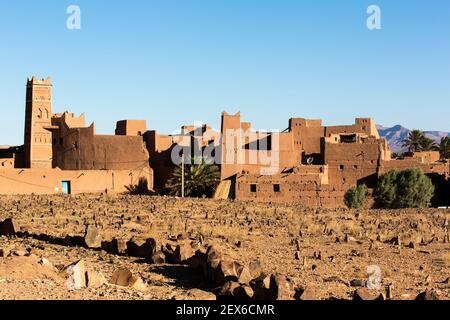 Kasbah sur la vallée du Draa, villes fortifiées en brique de boue Banque D'Images