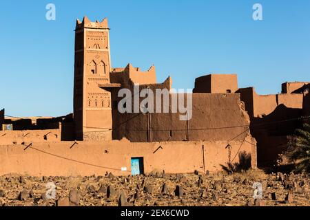 Kasbah sur la vallée du Draa, villes fortifiées en brique de boue Banque D'Images