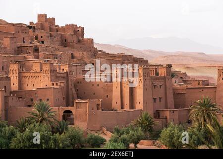 Maroc, Ksar d'ait Benhaddou, un village construit de briques de boue ou de style adobe. Banque D'Images