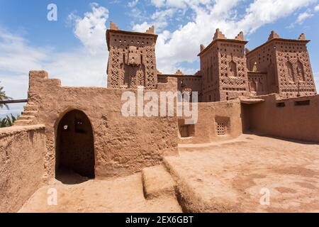 La Kasbah d'Amerhidil, une enclave en brique de boue Banque D'Images