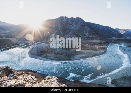 Le confluent de deux rivières - Chuya et Katun, République Altaï, Russie. Lever du soleil, coucher du soleil, Banque D'Images