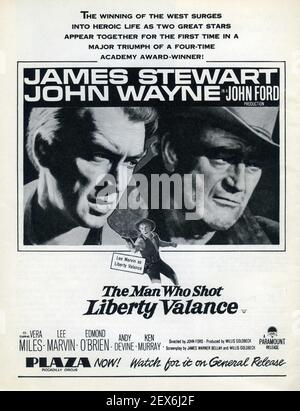 JAMES STEWART JOHN WAYNE et LEE MARVIN dans L'HOMME QUI A TOURNÉ LIBERTY VALANCE 1962 réalisateur JOHN FORD basé sur l'histoire de Dorothy M. Johnson scénario James Warner Bellah et Willis Goldbeck John Ford Productions / Paramount Pictures Banque D'Images