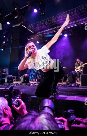 MØ se produit en direct le deuxième jour du festival estivale 2016, Robin Hill Country Park sur l'île de Wight. Date de la photo: Vendredi 9 septembre 2016. Le crédit photo devrait se lire: David Jensen Banque D'Images