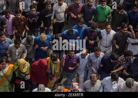 Bangladesh. 03ème mars 2021. Les manifestants ont défilé au bureau du Premier ministre pour demander l'abolition de la loi sur la sécurité numérique. Ils exigent également de retirer la loi avant le prochain jour de l'indépendance et la justice pour l'écrivain Mushtaq Ahmed à Dhaka . (Photo de MD IBRAHIM/Pacific Press) crédit: Pacific Press Media production Corp./Alay Live News Banque D'Images