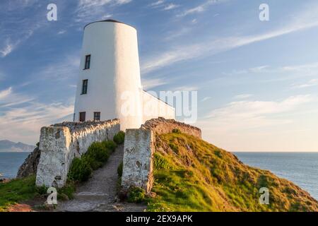 Goleudy Tŵr Mawr - Grande Tour sur l'île de Llanddwyn, Anglesey, au nord du pays de Galles Banque D'Images