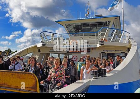 Ferry ( IJveer ) Amsterdam IJ Port Port Central Station transport en commun transport voyager Amsterdam, pays-Bas, néerlandais, Banque D'Images