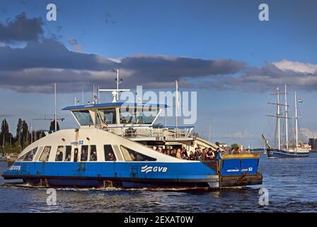 Ferry ( IJveer ) Amsterdam IJ Port Port Central Station transport en commun transport voyager Amsterdam, pays-Bas, néerlandais, Banque D'Images