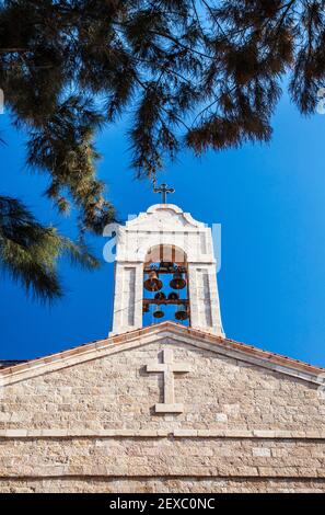 Le beffroi de l'église Saint-Georges à Madaba, en Jordanie. Banque D'Images