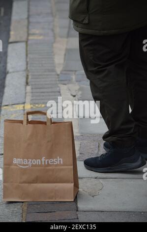 Londres, Royaume-Uni. 5 mars 2021. Amazon Fresh ouvre son premier magasin d'alimentation sans caisse en dehors des États-Unis à Ealing. Banque D'Images