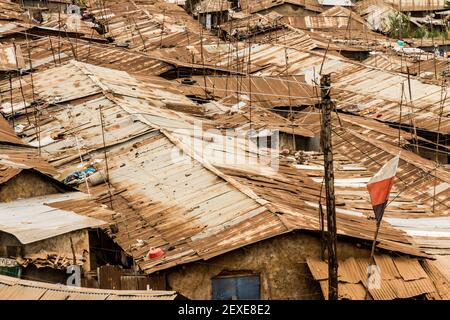 Le paysage de toit en étain de certaines des maisons dans les bidonvilles de Kibera à Nairobi, au Kenya. Banque D'Images