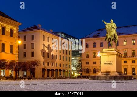 Statue équestre en bronze de Maximilian, électeur de Bavière, Wittelsbacher Platz, Brienner Strasse, Munich, Bavière, Allemagne, Europe Banque D'Images