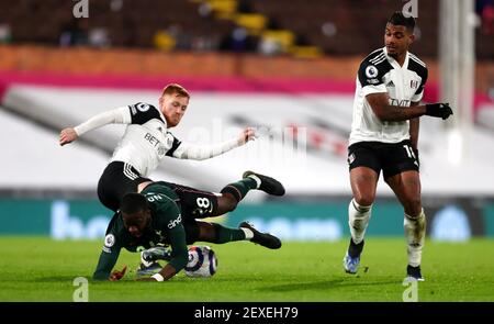 Tanguy Ndombele (au centre) de Tottenham Hotspur se bat pour le ballon avec Mario Lemina (à droite) de Fulham et Reed de Harrison lors du match de la Premier League à Craven Cottage, Londres. Date de la photo: Jeudi 4 mars 2021. Banque D'Images