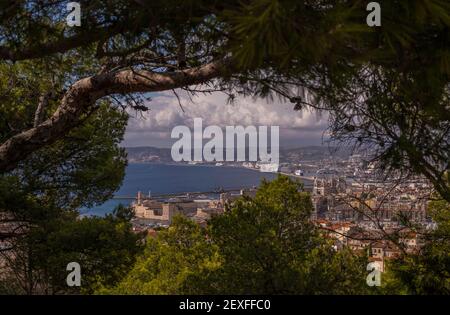 Vue depuis la colline de Marseille en été, France. Banque D'Images