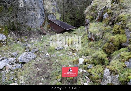 Vieux bac de jubilé à la mine abandonnée de calcite travaux à Hay Réserve naturelle de Dale près de Peak Forest dans le Derbyshire Banque D'Images