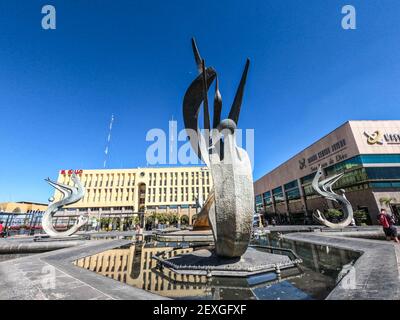 La Fontaine de l'immolation de Quetzalcoatl (Fuente de la Inmolación de Quetzalcóatl) sculpture, Guadalajara, Jalisco, Mexique Banque D'Images