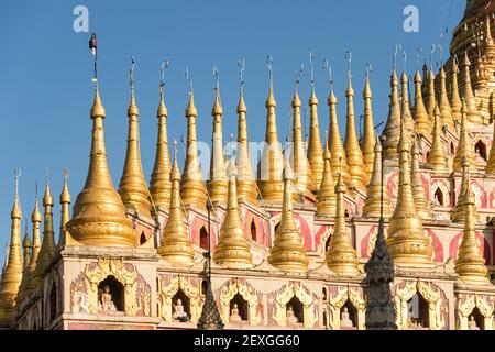 Extérieur du temple Moe Hnyin Ten Boaddai à Monywa, Myanmar Banque D'Images