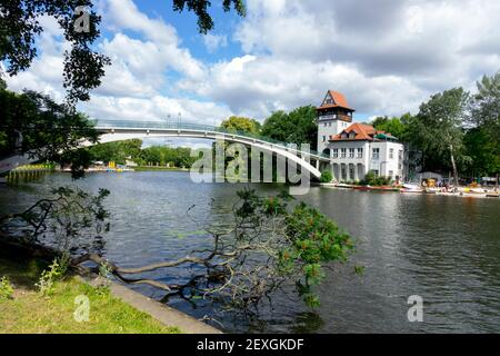 Abteibrücke-Fußgängerbrücke zur Insel der Jugend Berlin Spree Allemagne Banque D'Images