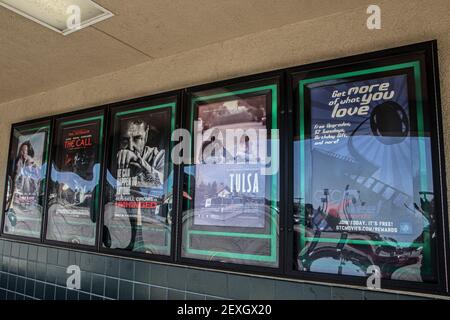 Augusta, GA USA 03 04 21 : les cinémas historiques GTC Masters d'Augusta en Géorgie sont fermés et ne s'ouvrent pas en raison des panneaux de cinéma Covid-19à droite Banque D'Images