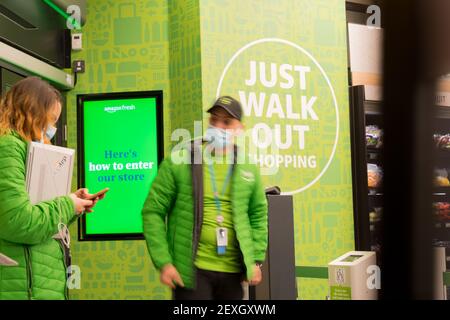 Amazon Fresh ouvre son premier magasin avec « Just Walk Out » à Ealing Londres, Royaume-Uni Banque D'Images