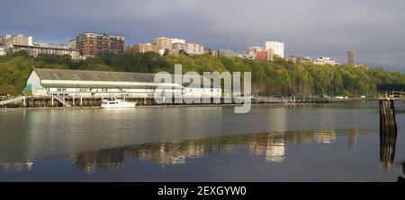 Thea Foss Waterway Waterfront Ridge of Buildings North Tacoma Washington Banque D'Images