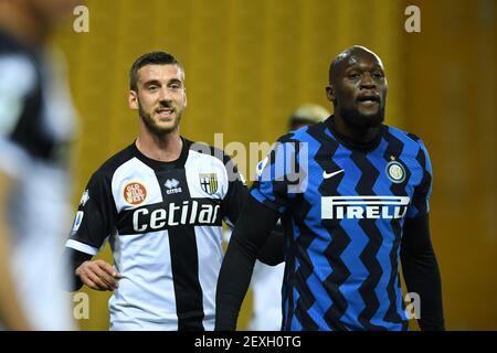 Mattia Bani (Parme)Romelu Lukaku (Inter) lors de l'italien 'erie UN match entre Parme 1-2 Inter au stade Ennio Tardini le 04 mars 2021 à Parme, Italie. Credit: Maurizio Borsari/AFLO/Alay Live News Banque D'Images