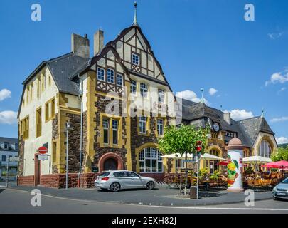 brasserie à l'ancienne gare de Cues, maintenant appelée Brauhaus, Bernkastel-Kues, moyenne Moselle, Rhénanie-Palatinat, Allemagne Banque D'Images